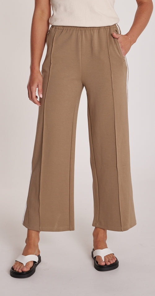 Feather and Noise Cropped Noah's in Camel Stripe