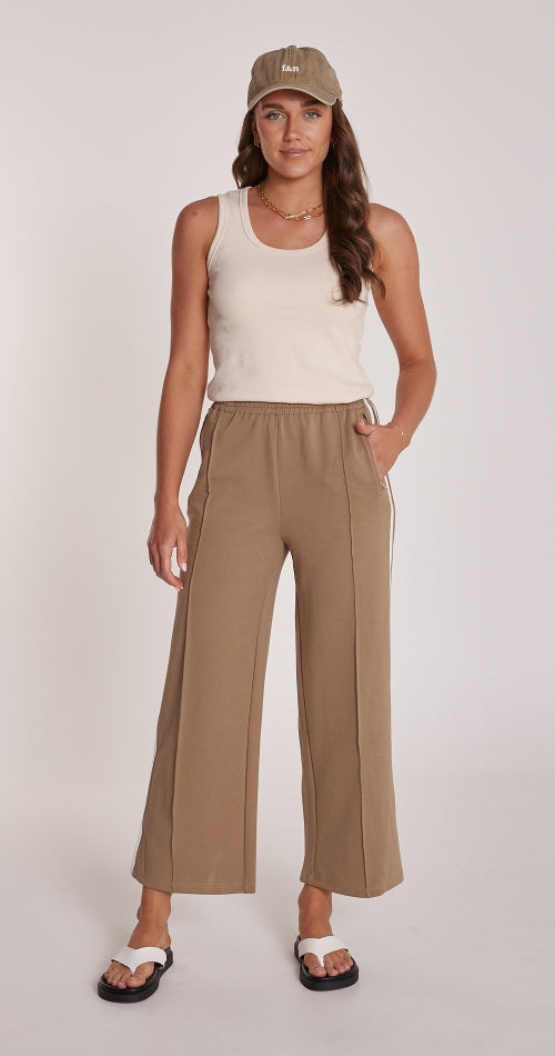 Feather and Noise Cropped Noah's in Camel Stripe