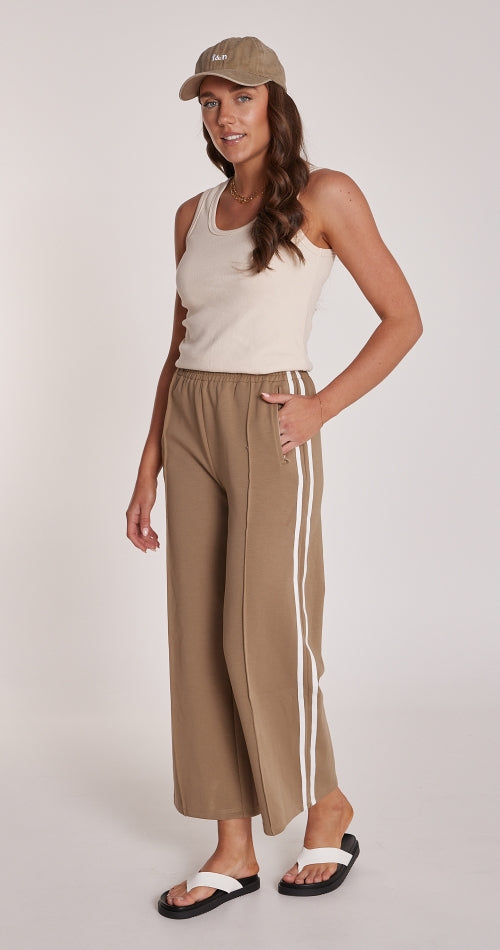 Feather and Noise Cropped Noah's in Camel Stripe