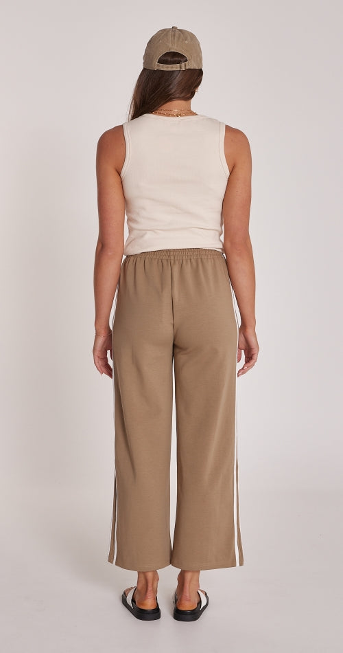 Feather and Noise Cropped Noah's in Camel Stripe
