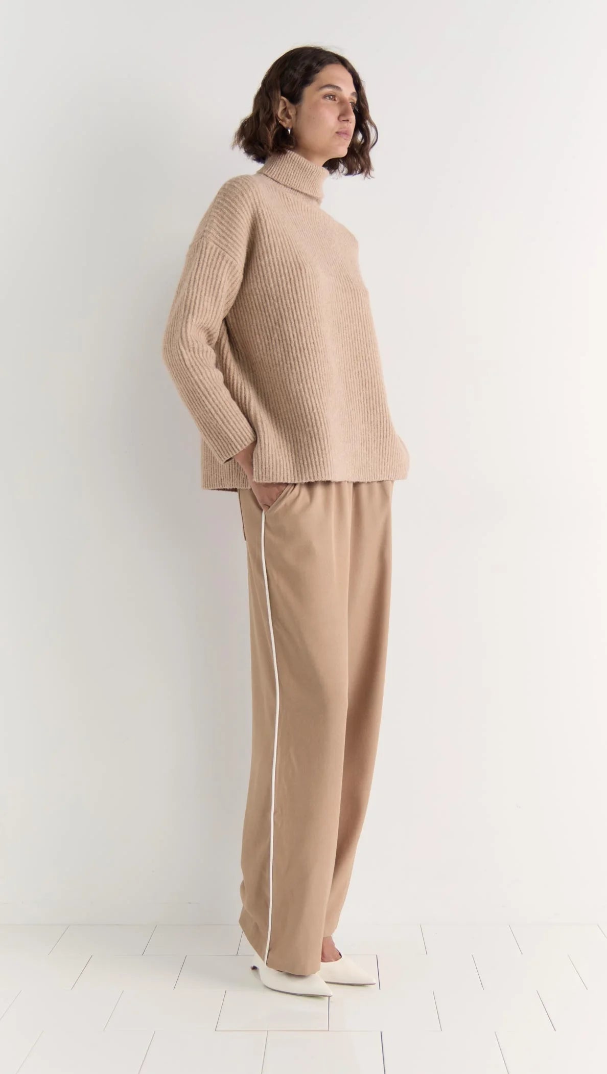 Staple the Label Bromley Relaxed Pants in Camel