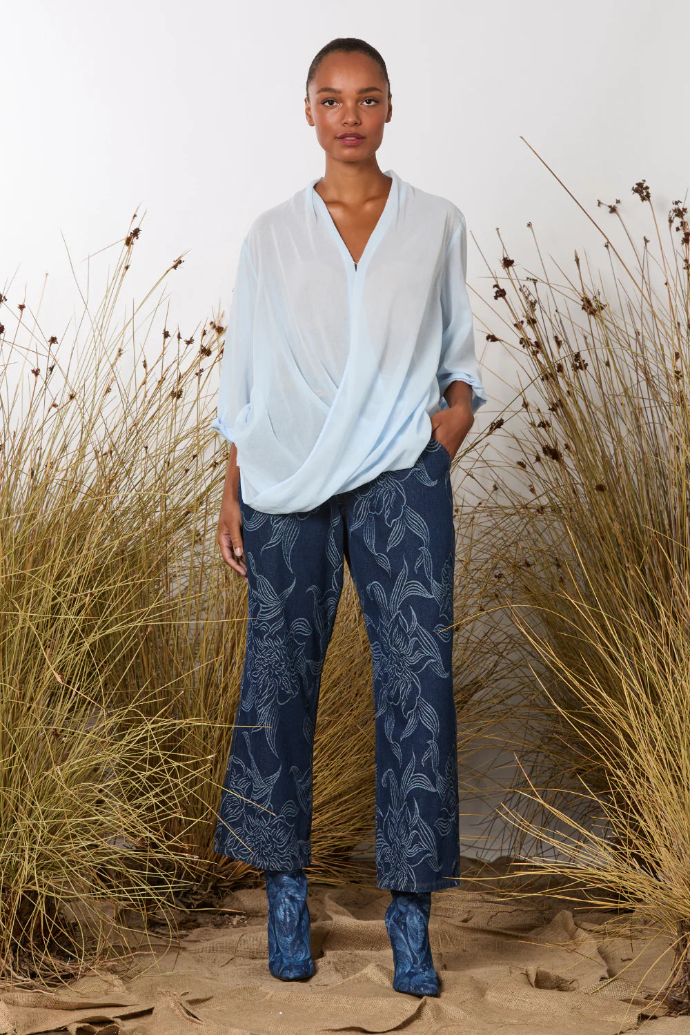 MA Dainty Disconnect Jeans in Orchids