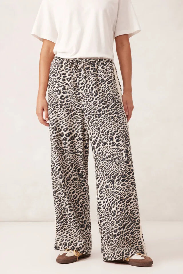 Ceres Life Relaxed Drawstring Pant in Leopard Linen Blend