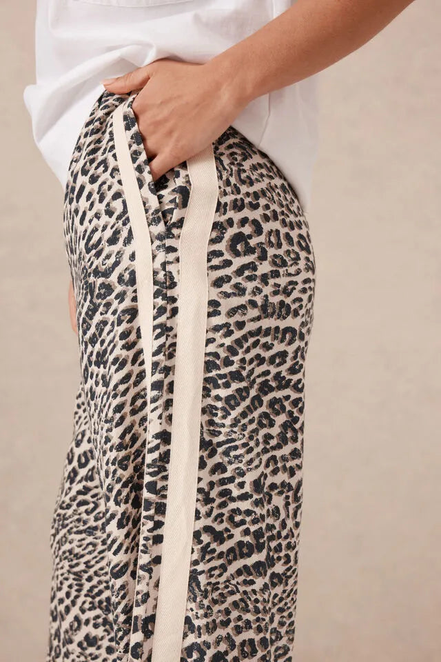 Ceres Life Relaxed Drawstring Pant in Leopard Linen Blend