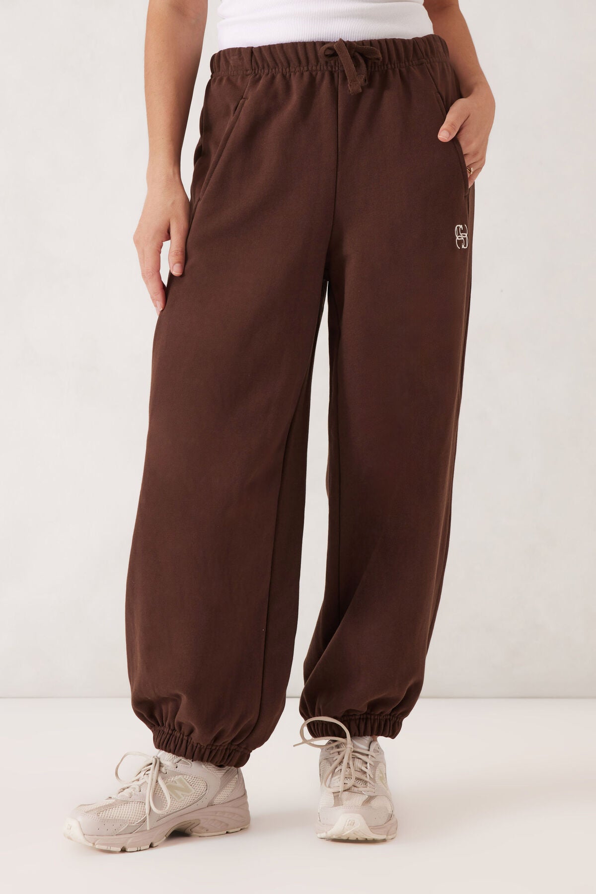 Bowie Barrel Leg Track Pant in Chocolate