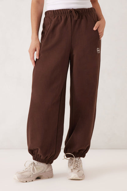 Bowie Barrel Leg Track Pant in Chocolate