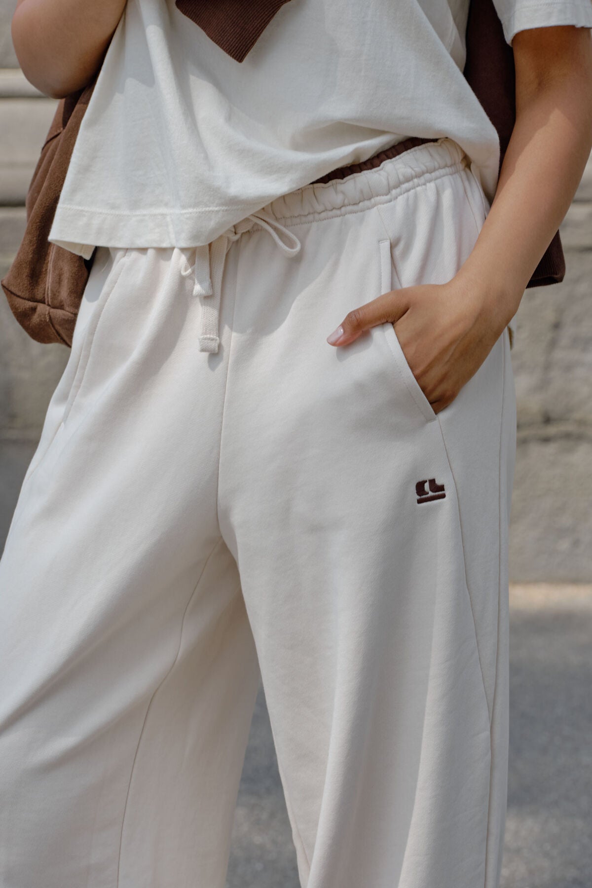 Bowie Tracksuit Pants in Buff Contrast Chocolate Bind