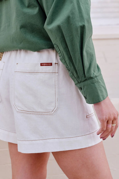 Weekender Shorts in Ecru