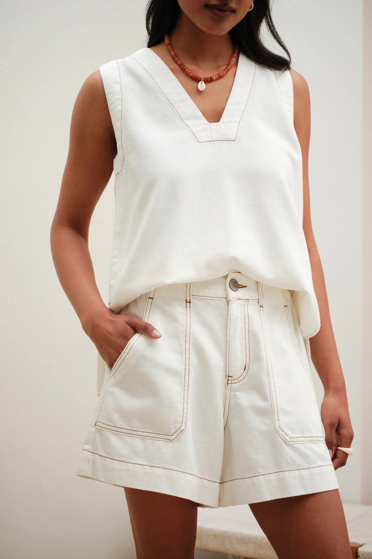 Weekender Shorts in Ecru