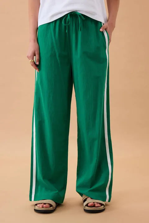 Ceres Life Resort Pant in Kelly Green