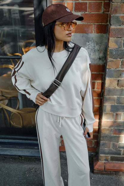 SASHA SPORTY SLOUCHY CR/BUFF CHOCOLATE SIDE STRIPE