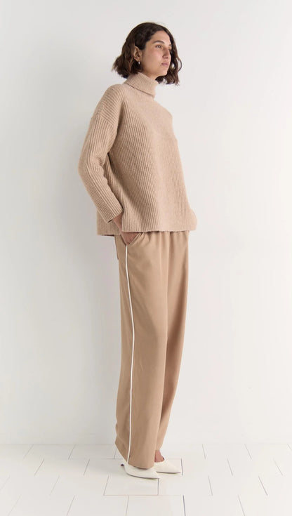 Staple the Label Bromley Relaxed Pants in Camel