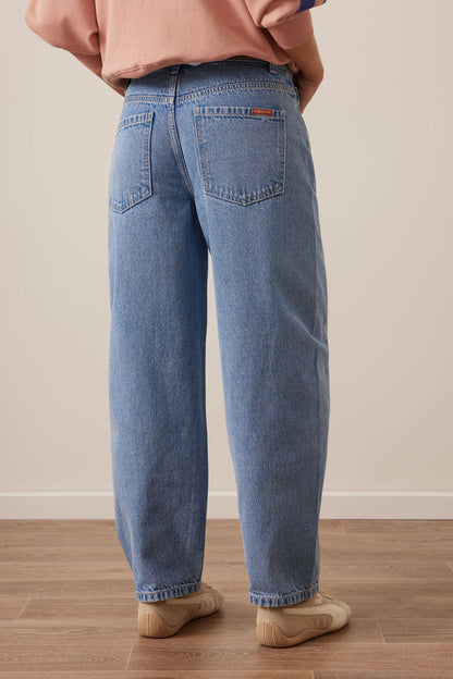 Leah Tapered Barrel Leg Jeans in Vintage Blue
