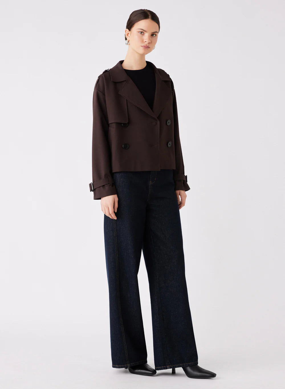 Esmaee Avenue Cropped Trench in Chocolate